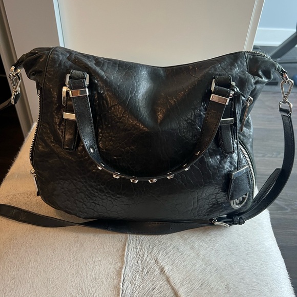 Michael Kors leather purse with cross body strap and side pockets - Picture 2 of 8